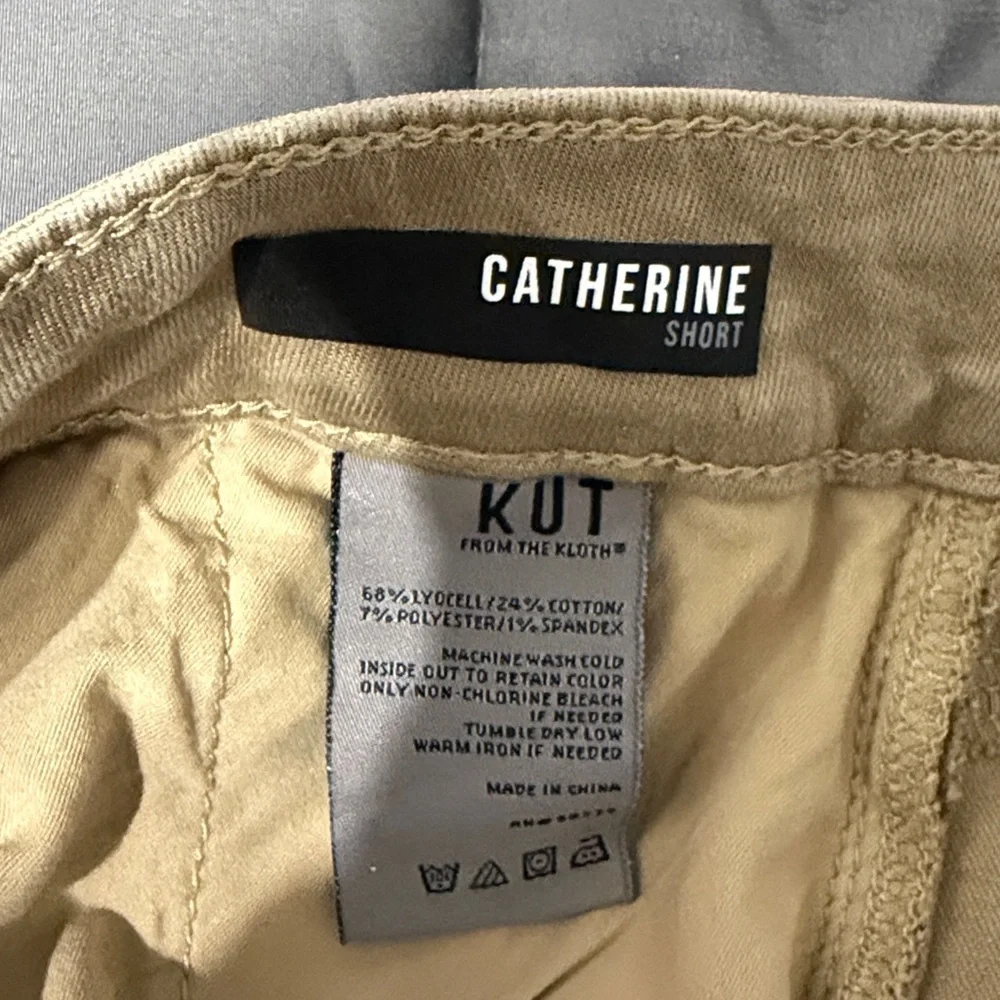 KUT from the Kloth Catherine shorts. Size 18 - Picture 4 of 6